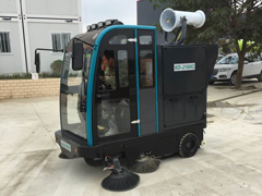 广汉一家工厂使用凯德力驾驶式扫地机